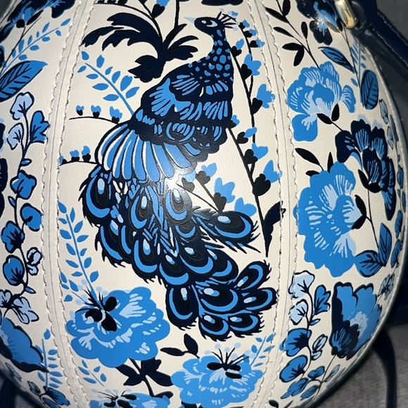 ♠️kate spade Perfect Plume Peacock Floral Printed 3D Vase Crossbody Bag, Blue - Picture 8 of 16